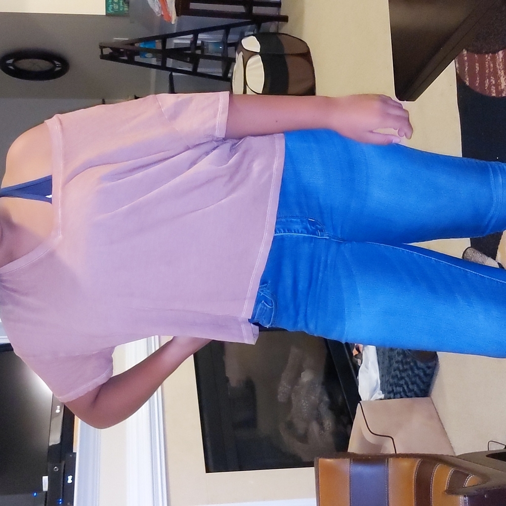 XL. Old Navy. Never worn oversized cropped tee.
